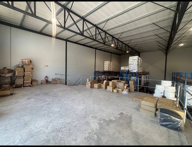 406M² WAREHOUSE TO LET IN STIKLAND INDUSTRIAL
